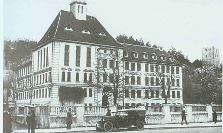 Das 1913 erbaute neue Gebude der Honterusschule, das nur 31 Jahre lang Sitz der traditionsreichen Schule sein durfte. 1944 wurde das Gebude enteignet und in ein heute noch bestehendes Krankenhaus umgewandelt.